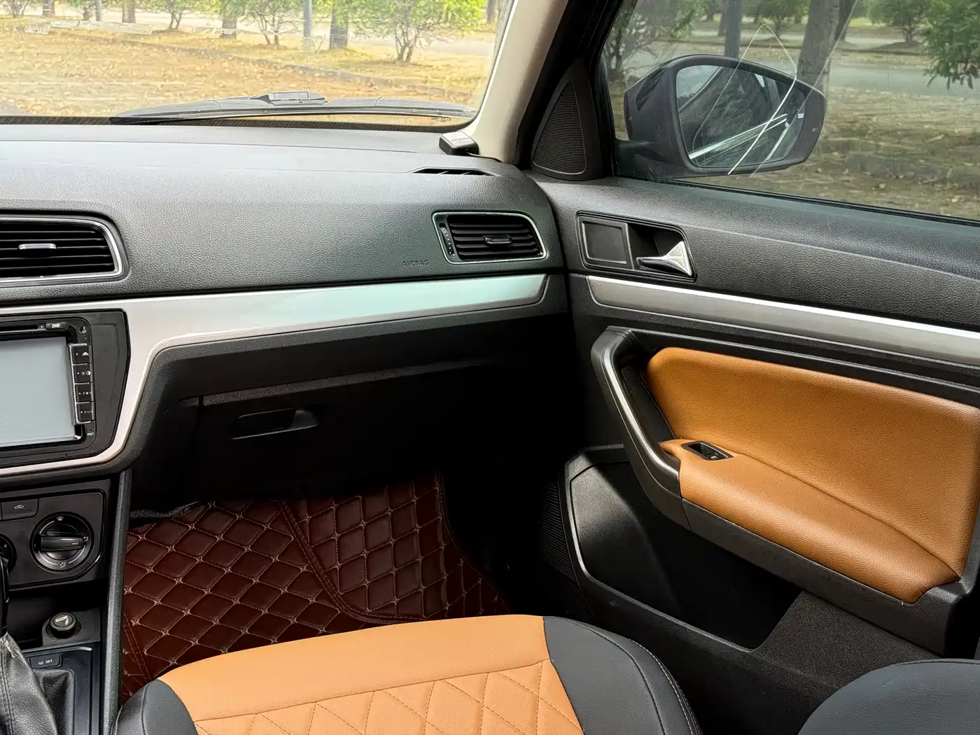 Volkswagen Lavida Tour 2015 1.6L Automatic Trend Edition фото 13