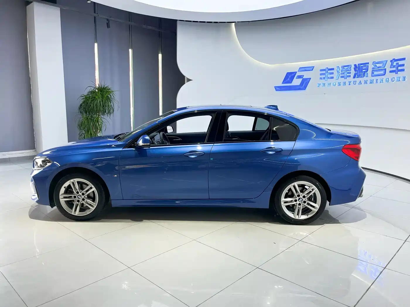 BMW 1 Series 2020 Model 120i M Sport Package фото 4