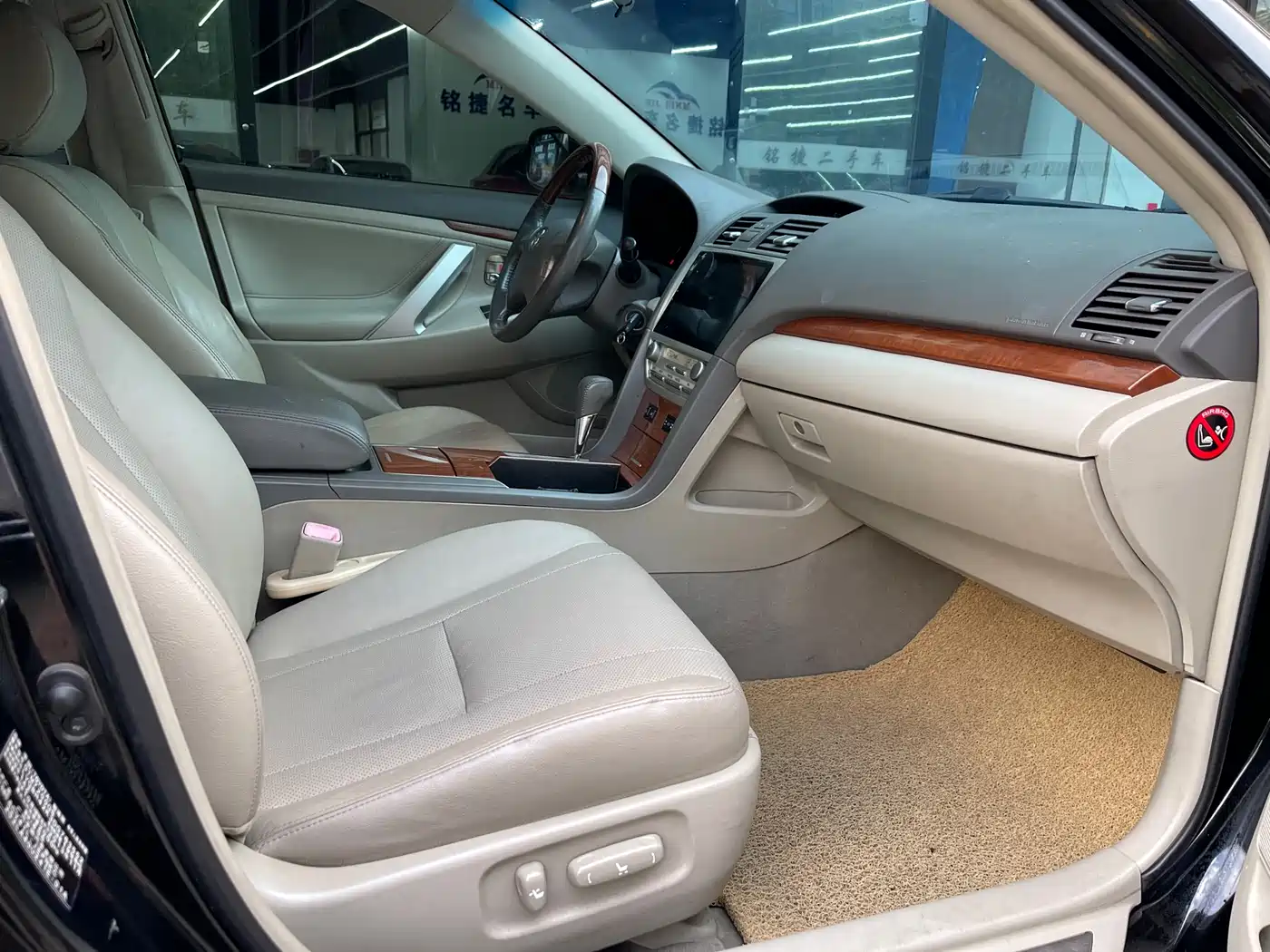 Toyota Camry 2013 200G Classic Luxury Edition фото 9