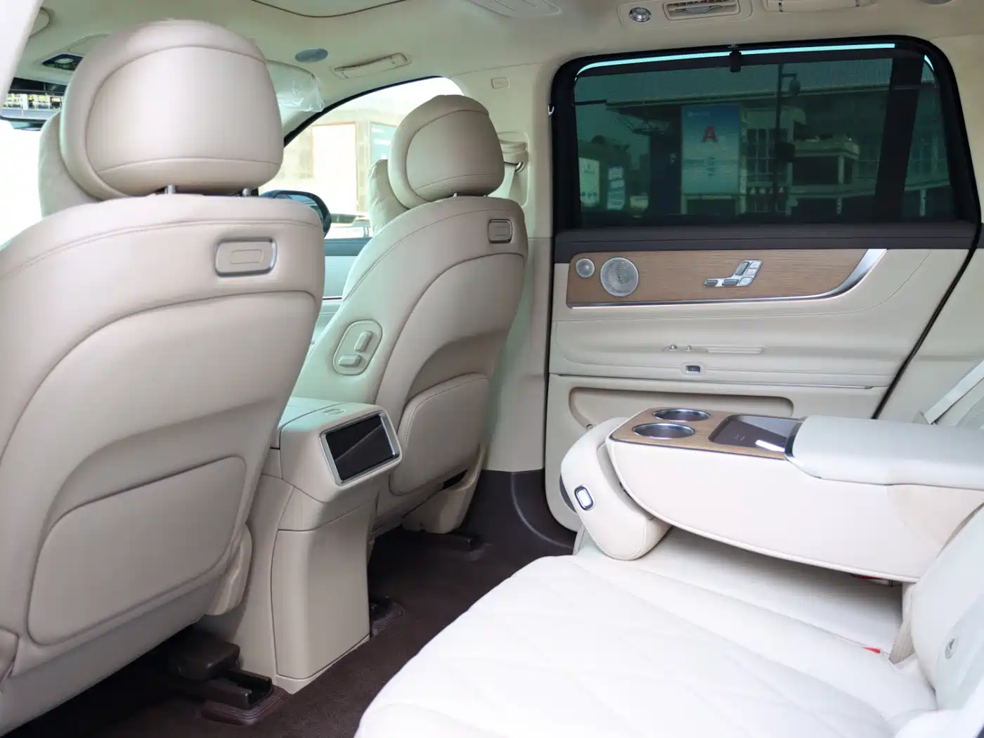AITO Wenjie AITO M9 2025 Extended Range Ultra 52kWh 4-Seater фото 10