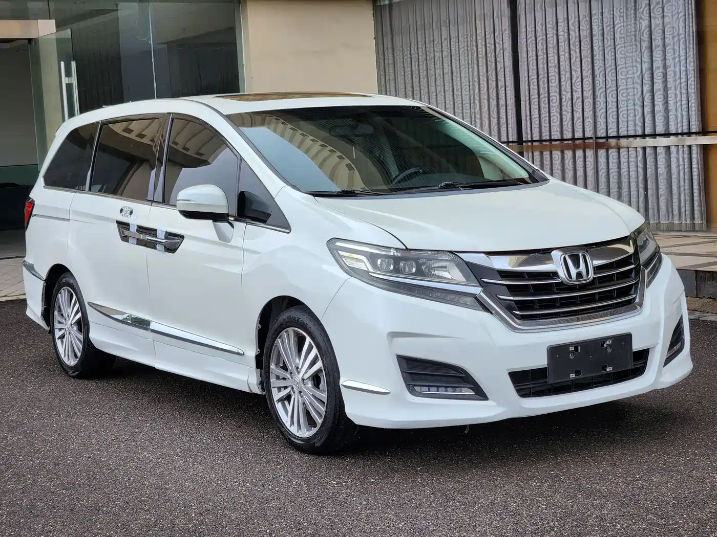 Photo 3 - Honda Elysion