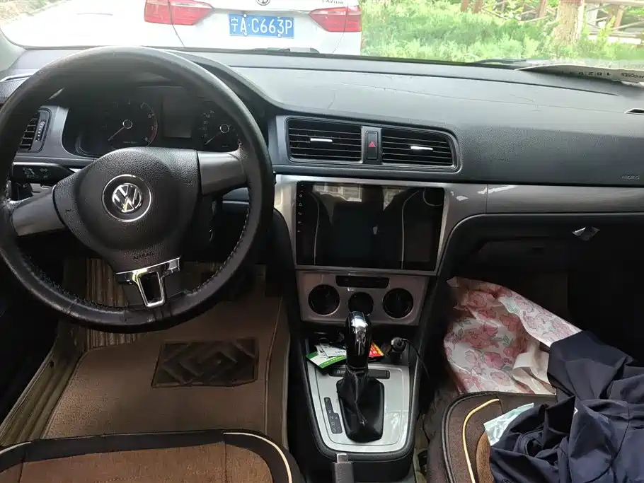 Volkswagen Lavida 2013 1.6L Automatic Trend Edition фото 12