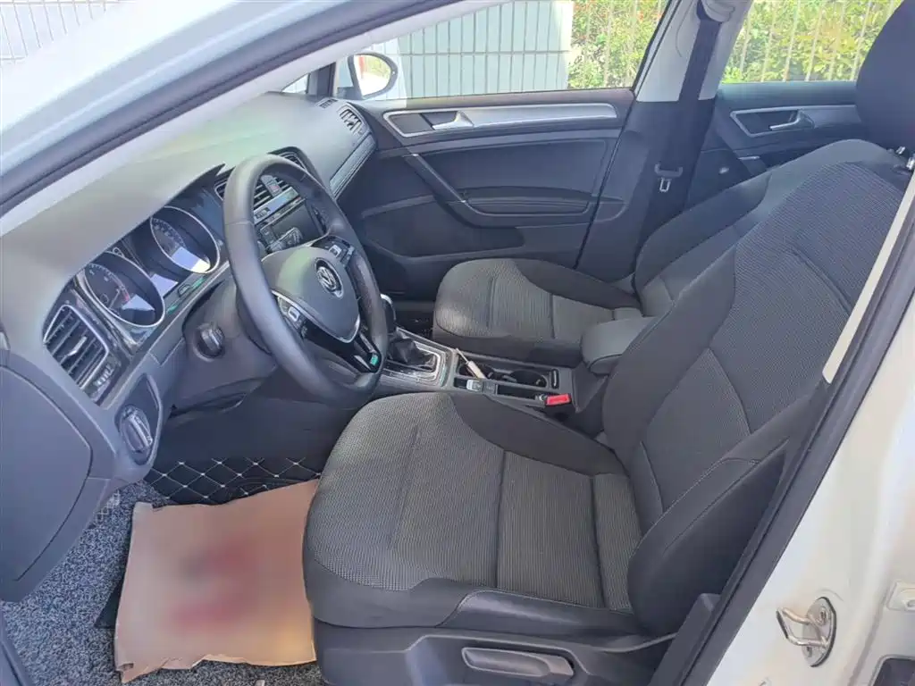 Volkswagen Golf 2018 1.6L Automatic Comfort фото 11