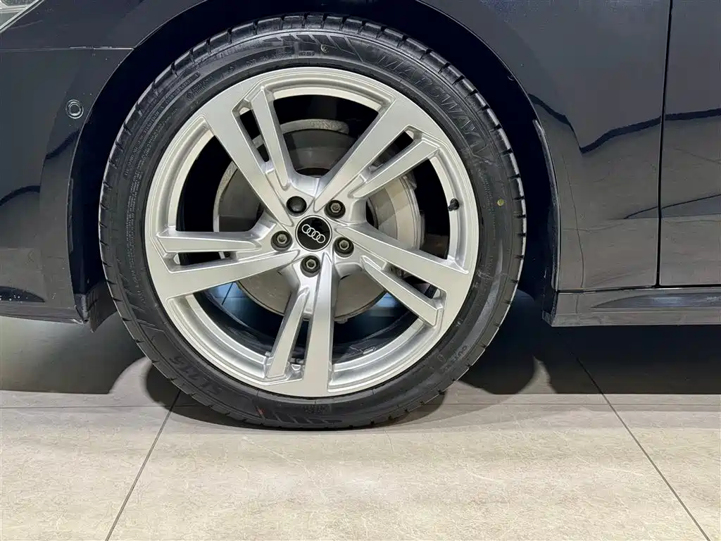 AUDI A7L