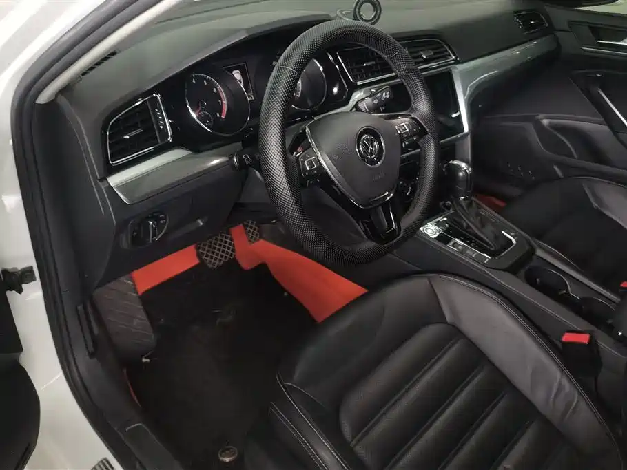 Volkswagen Lamando 2017 280TSI DSG Luxury Edition фото 12