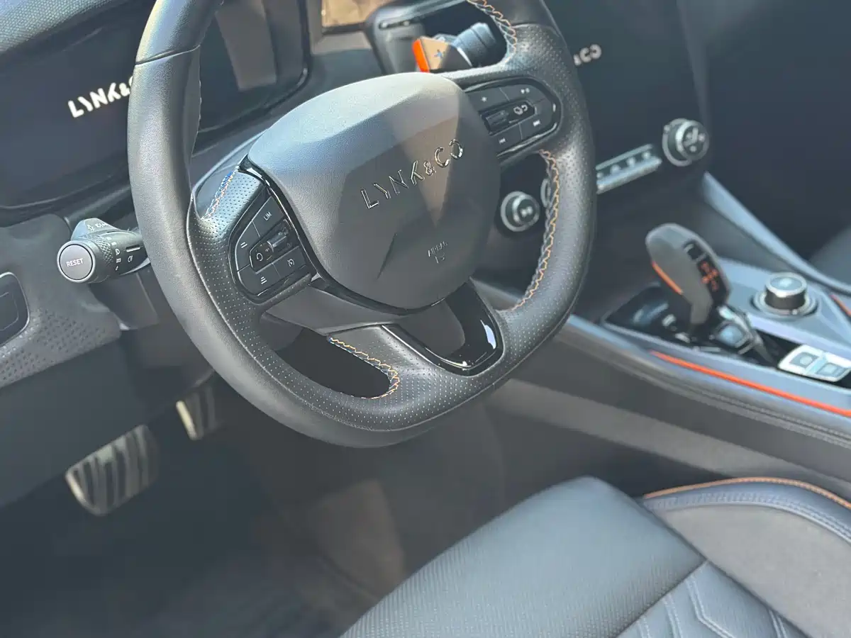 LYNK & CO. 02 HATCHBACK