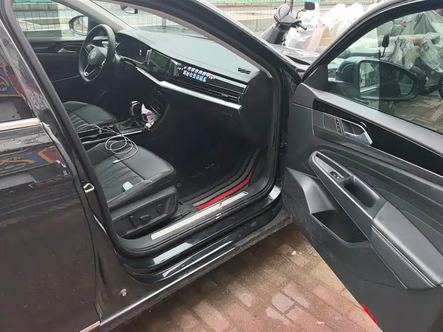 Volkswagen Passat 2024 380TSI Dragon Glory Edition фото 8