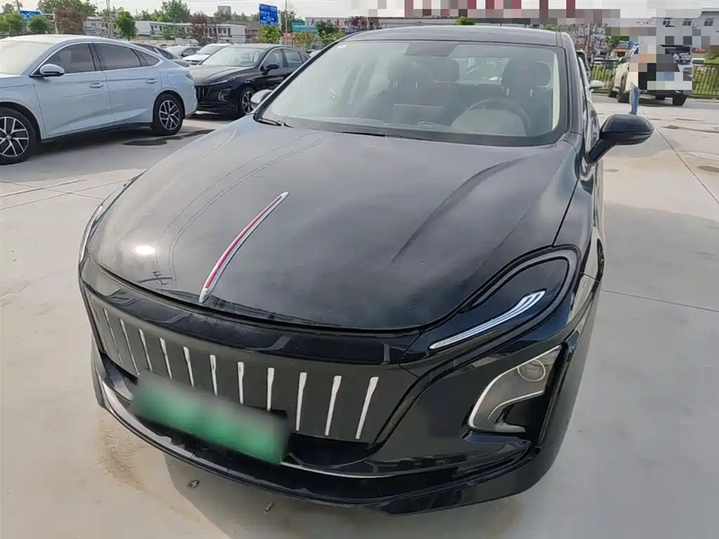 Hongqi E-QM5 2021 Charging Flag Joy Edition фото 3