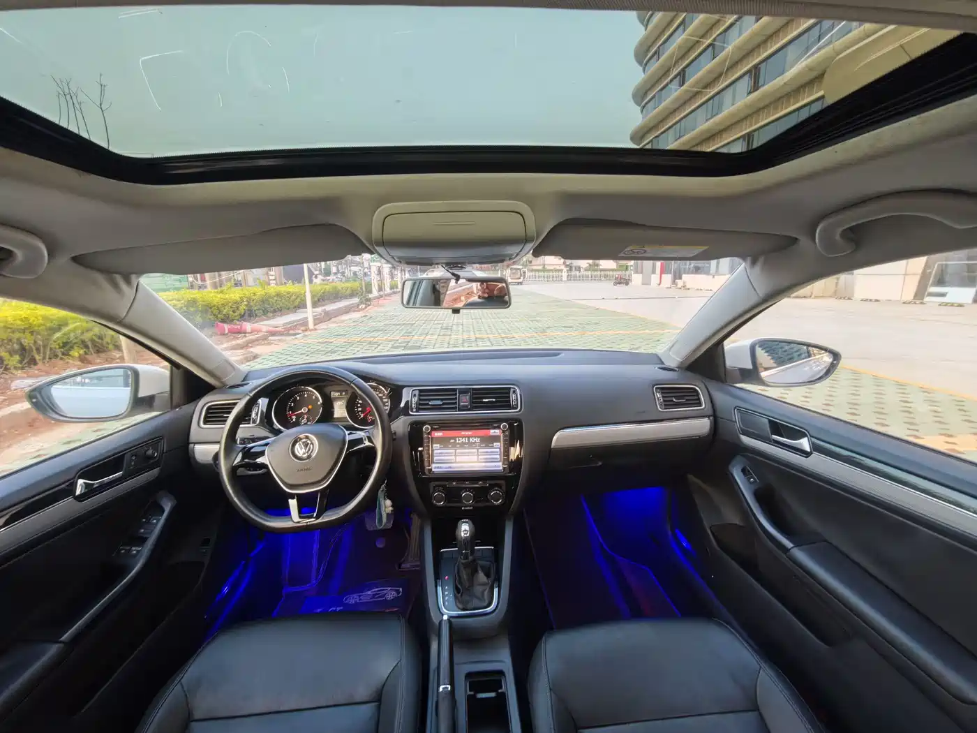 Volkswagen Sagitar 2015 230TSI Automatic Comfort фото 7