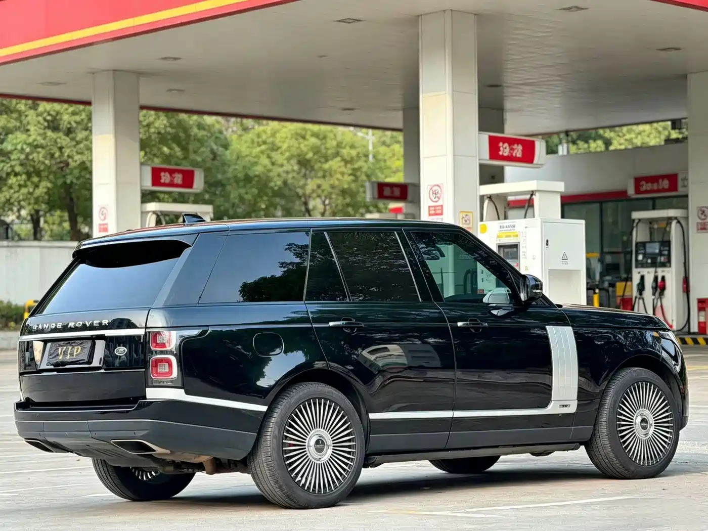 Land Rover Range Rover 2020 3.0 L6 Heritage Edition фото 7