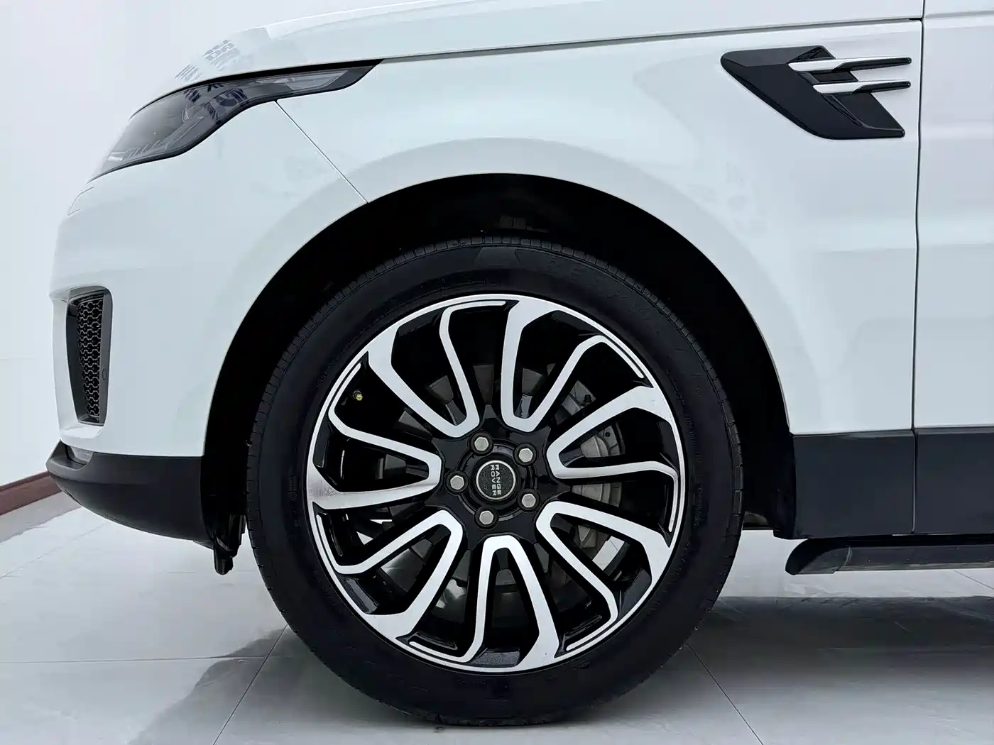 Land Rover Range Rover Sport 2020 3.0 L6 SE фото 16