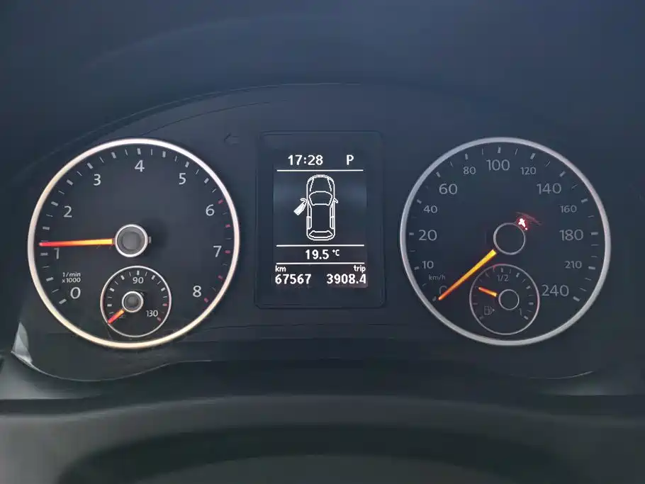 Volkswagen Tiguan 2016 280TSI Automatic 2WD Silk Road Fashion Edition фото 14