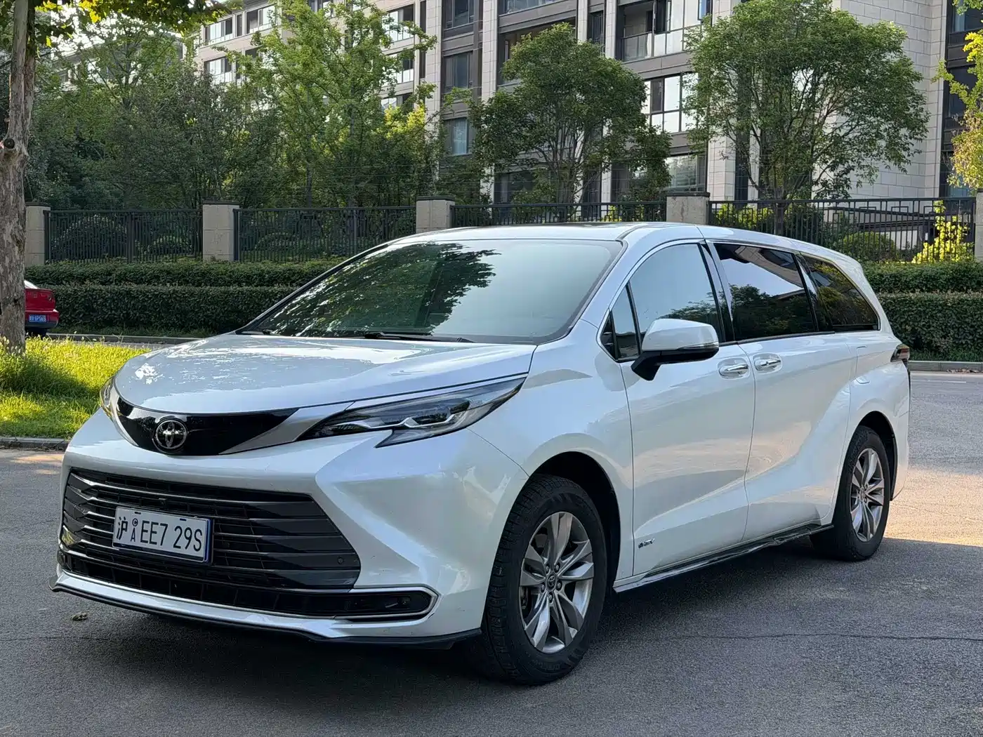 Фото 1 - Toyota Sienna