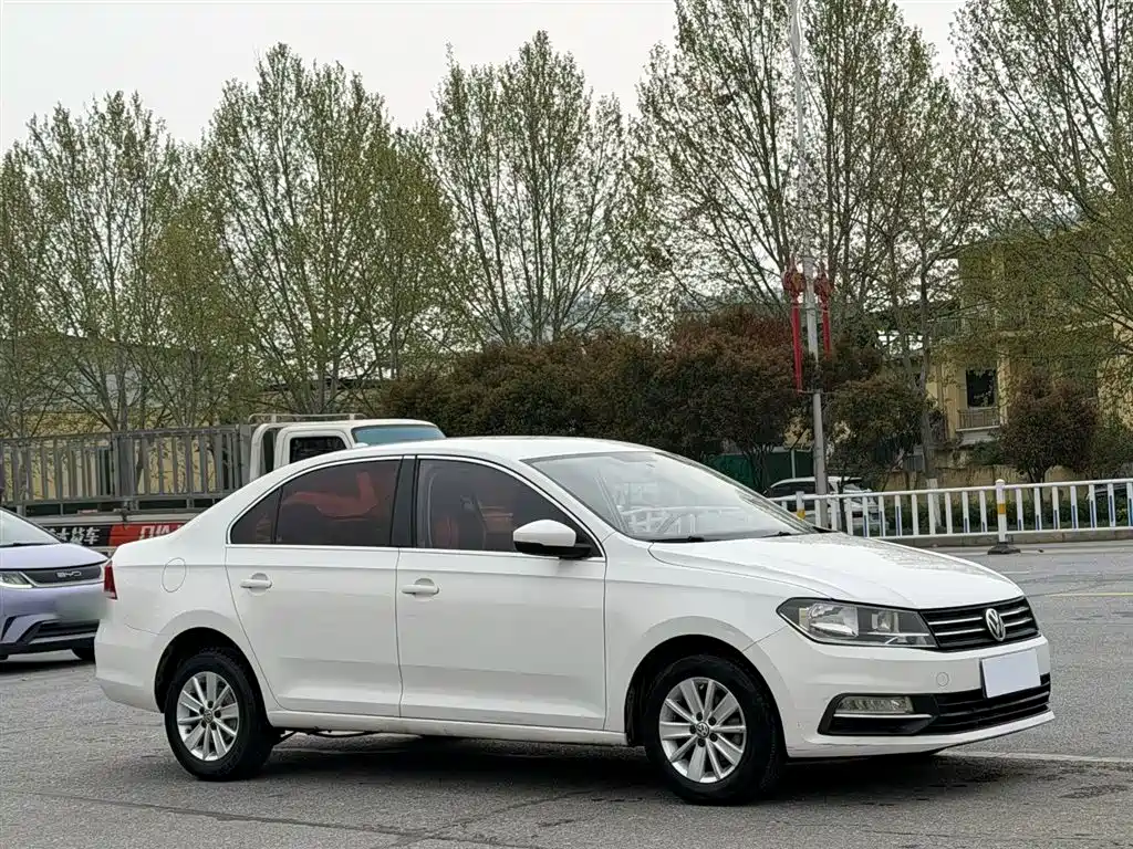 Volkswagen Santana 2016 1.6L Automatic Trend Edition фото 4