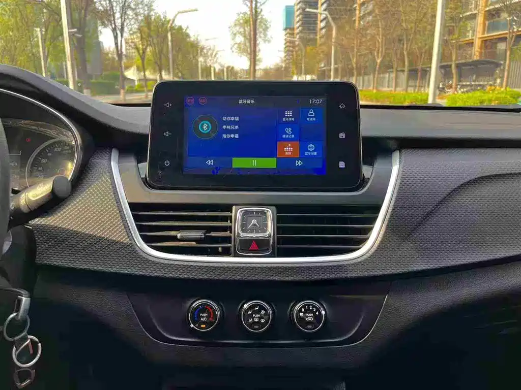 Baojun 730 2019 1.5L Manual Fashion Edition 7-Seater China VI фото 16