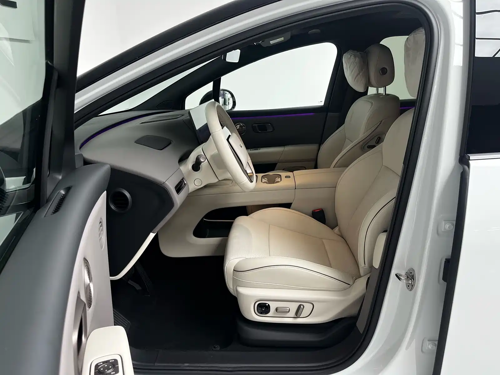 Фото 18 - Li Auto i6