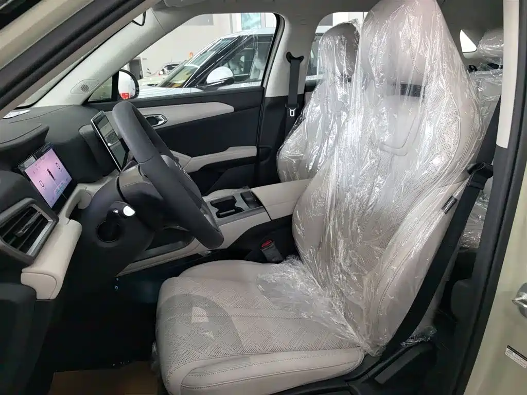 BYD Yuan UP 2025 Model 301KM Navigator фото 15