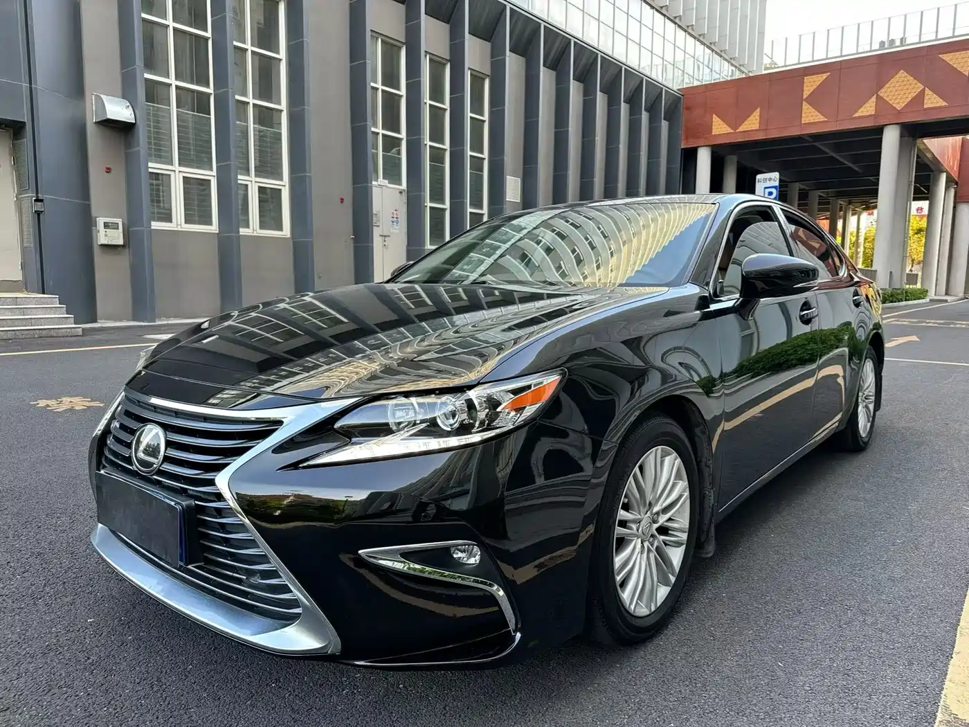 Фото 3 - Lexus ES