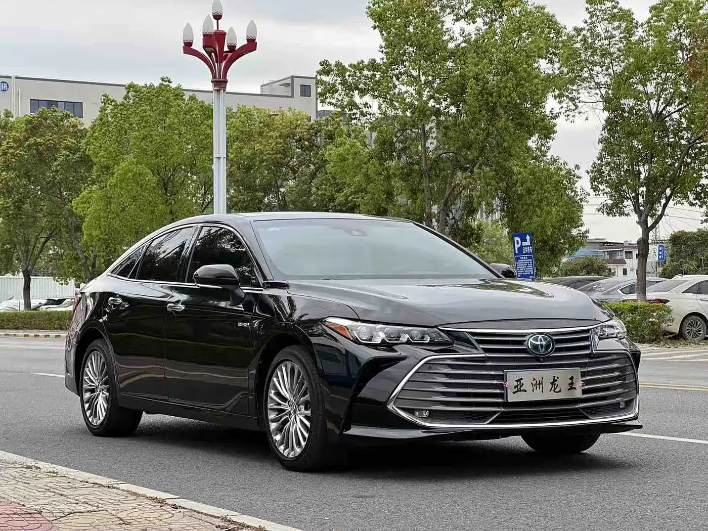 Toyota Avalon 2019 Hybrid 2.5L XLE Premium Edition China V фото 3