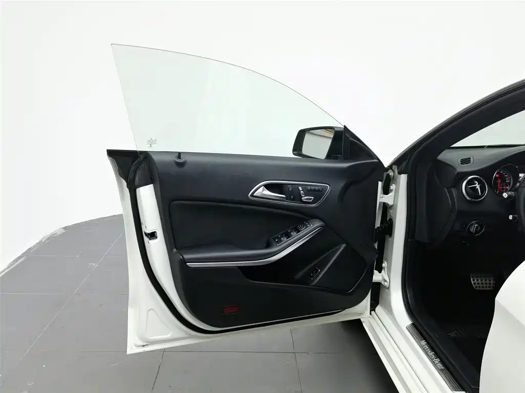 Mercedes-Benz CLA (Import) 2017 CLA 220 4MATIC фото 8