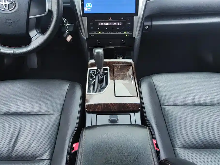 Toyota Camry 2016 2.0G 10th Anniversary Leading Edition фото 16