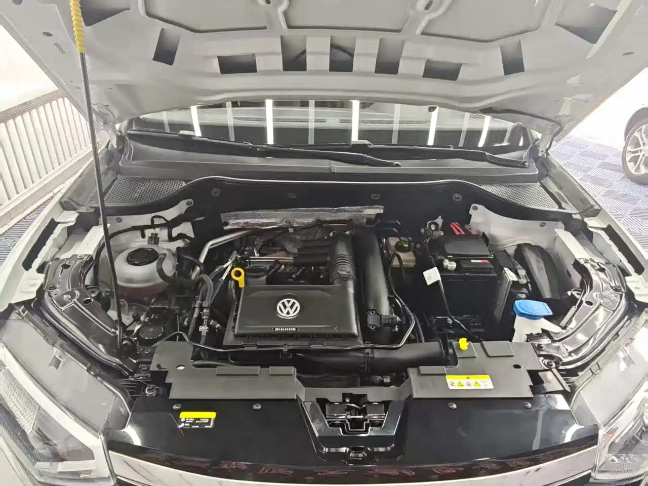 Photo 9 - Jetta VS7
