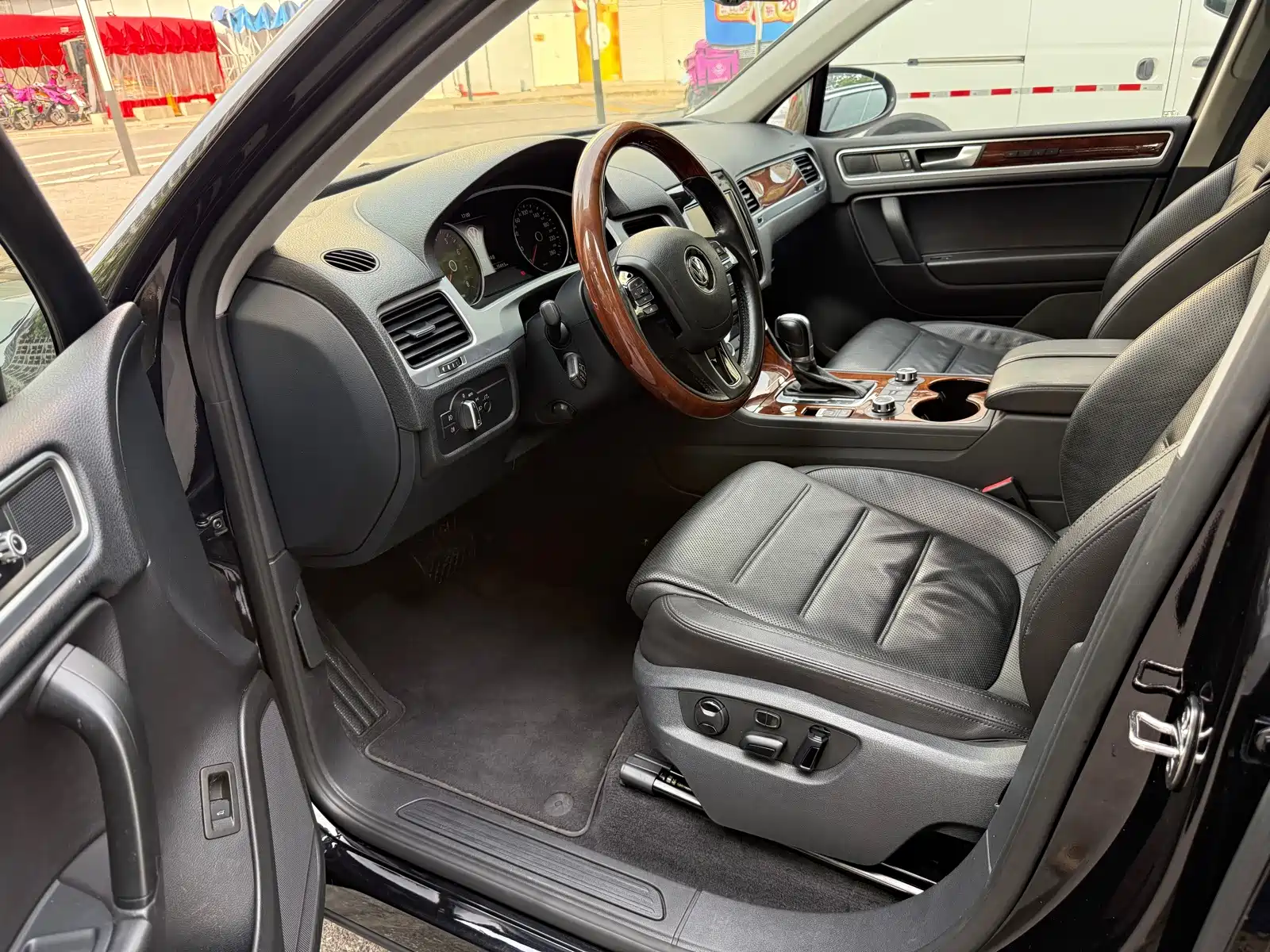 Фото 7 - Volkswagen Touareg