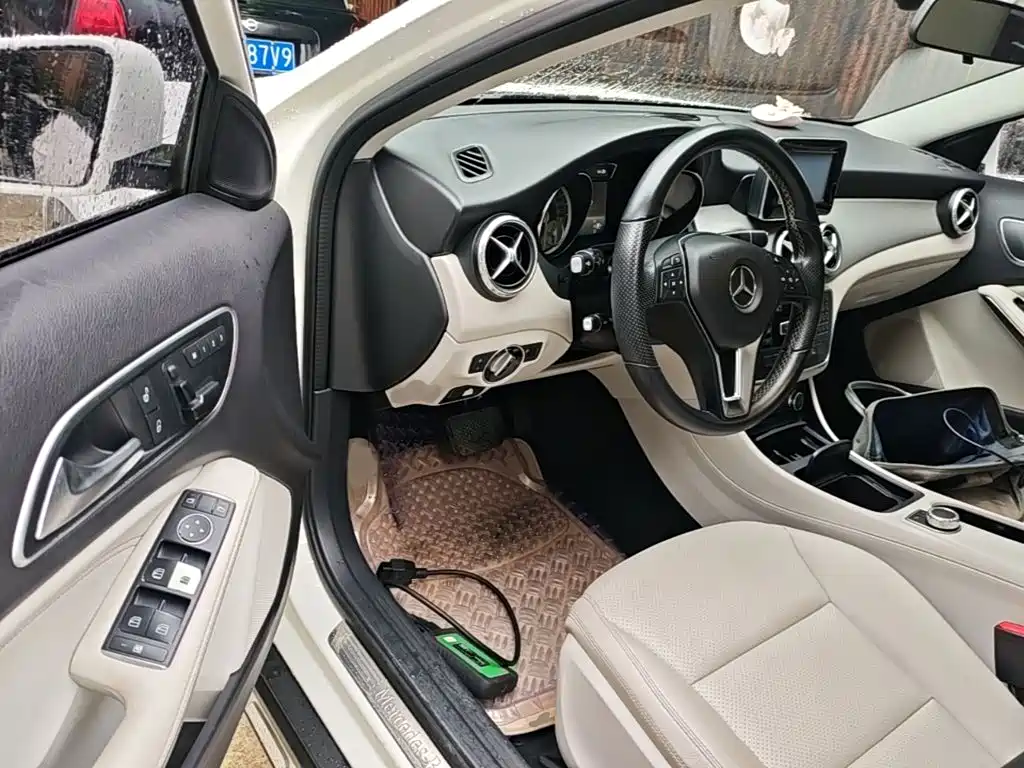 Mercedes-Benz GLA 2015 2015 GLA 200 Dynamic