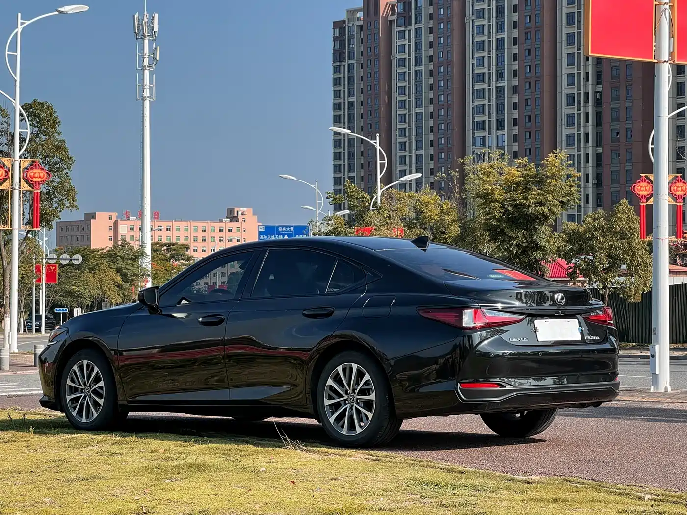 Lexus ES 2023 200 Excellence Edition фото 9