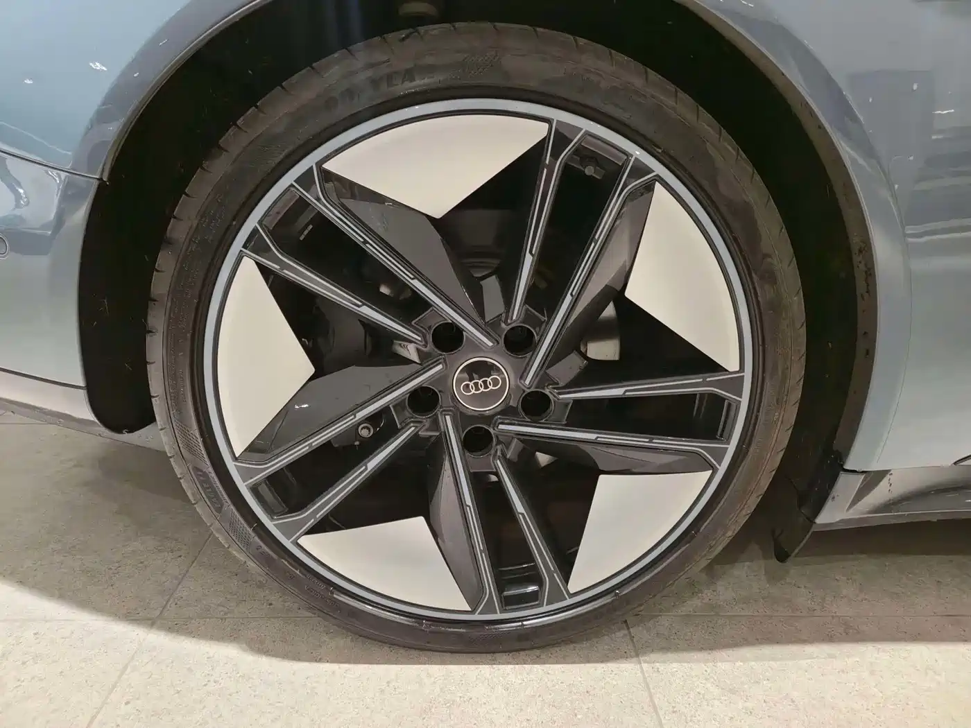 Audi e-tron GT 2023 Base Model фото 19