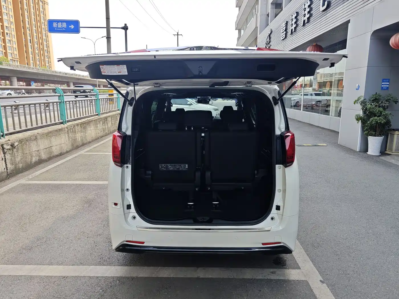 Toyota Alphard 2020 Hybrid 2.5L Premium Edition фото 35