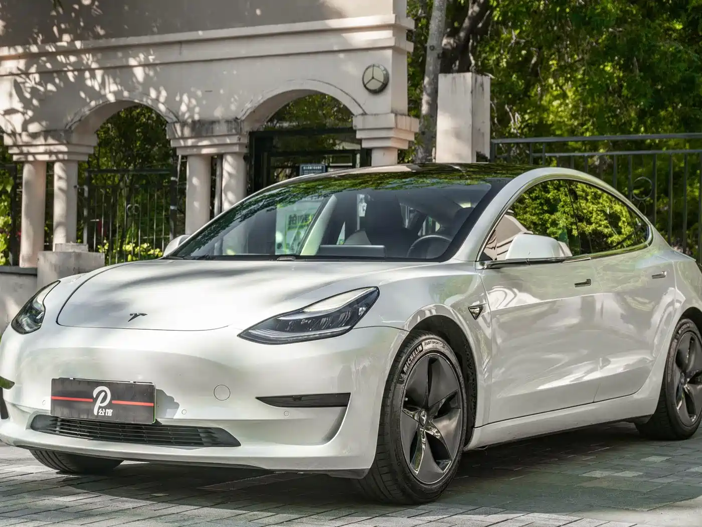 TESLA MODEL 3