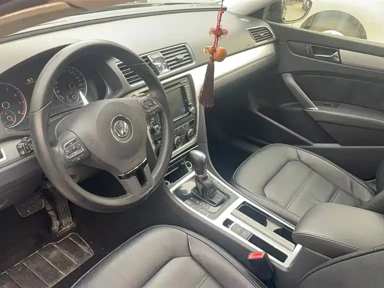 Volkswagen Passat 2014 1.8TSI Automatic Honor Edition фото 6