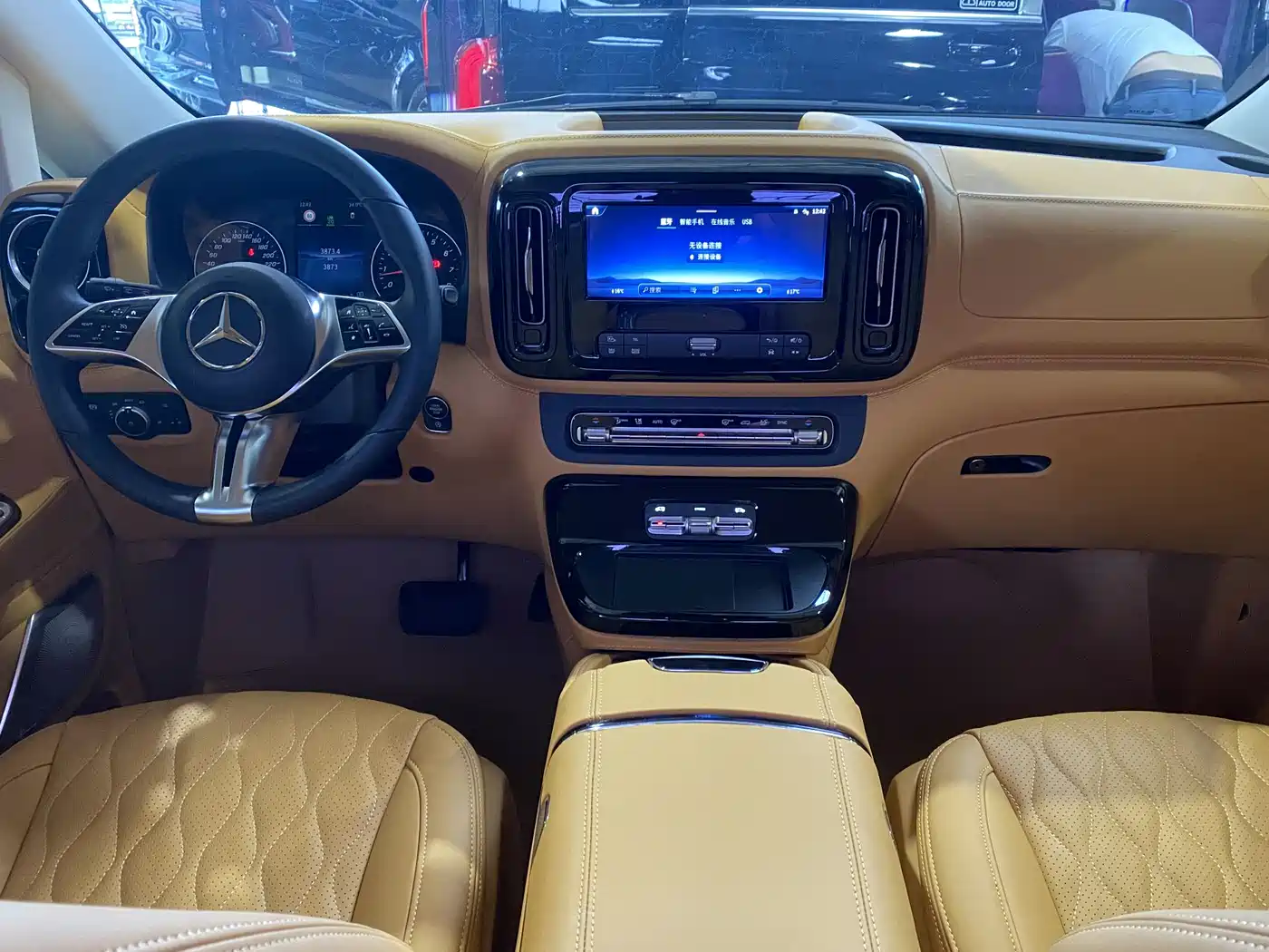 Mercedes-Benz Vito 2024 2.0T Business 7-Seater фото 9