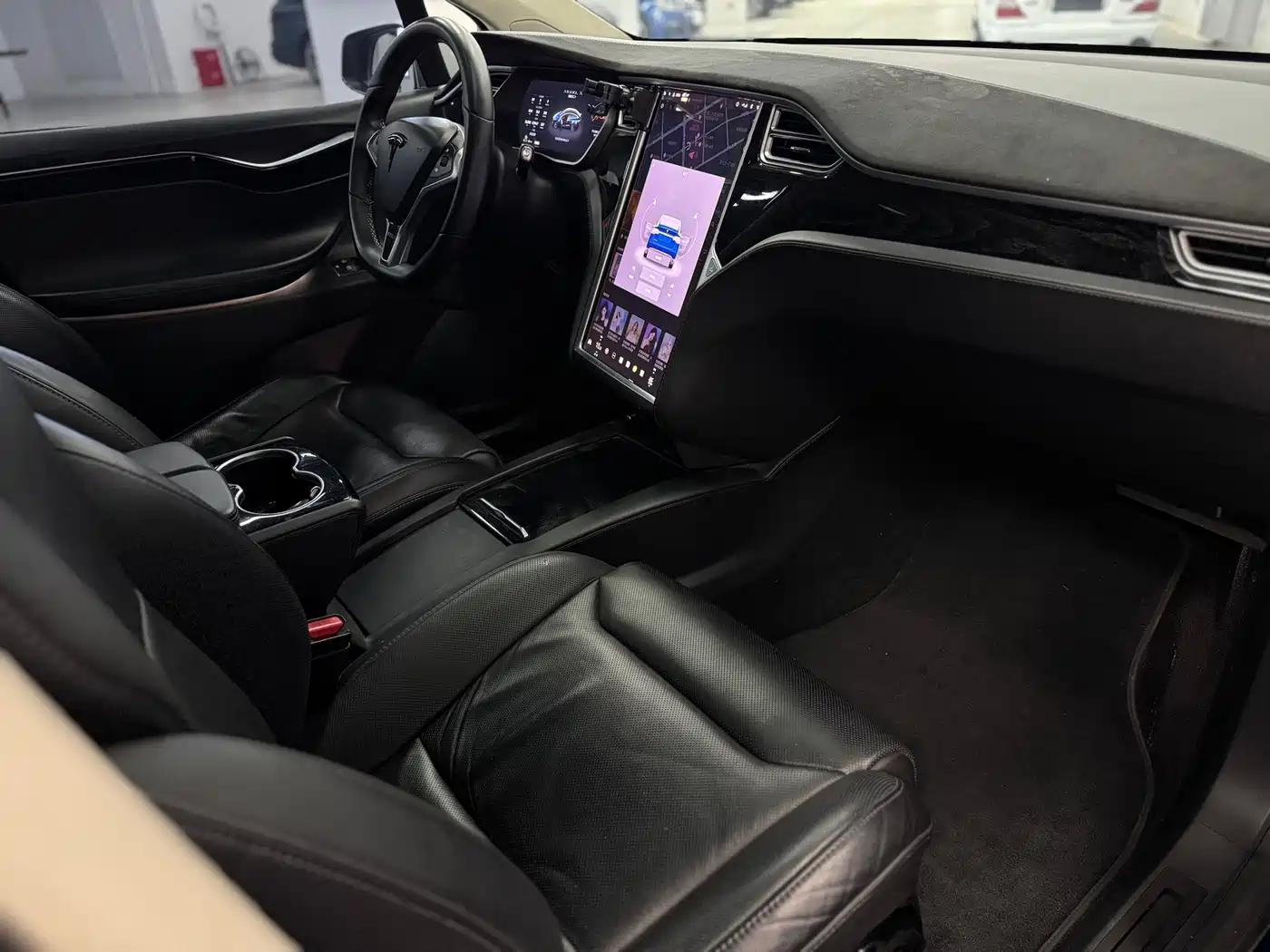 TESLA MODEL X