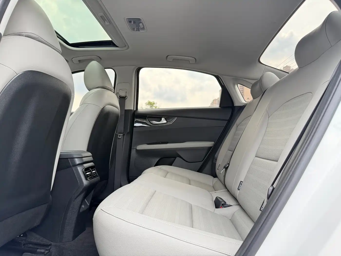 Kia K3 2023 Model 1.5L CVT Luxury Edition фото 19