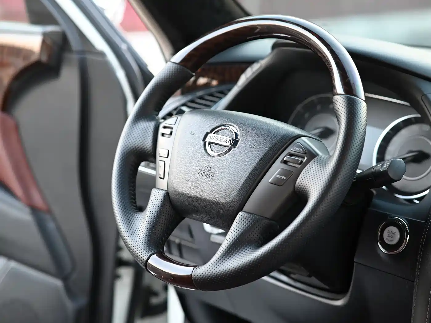 Nissan Patrol 2018 4.0L Leadership фото 7