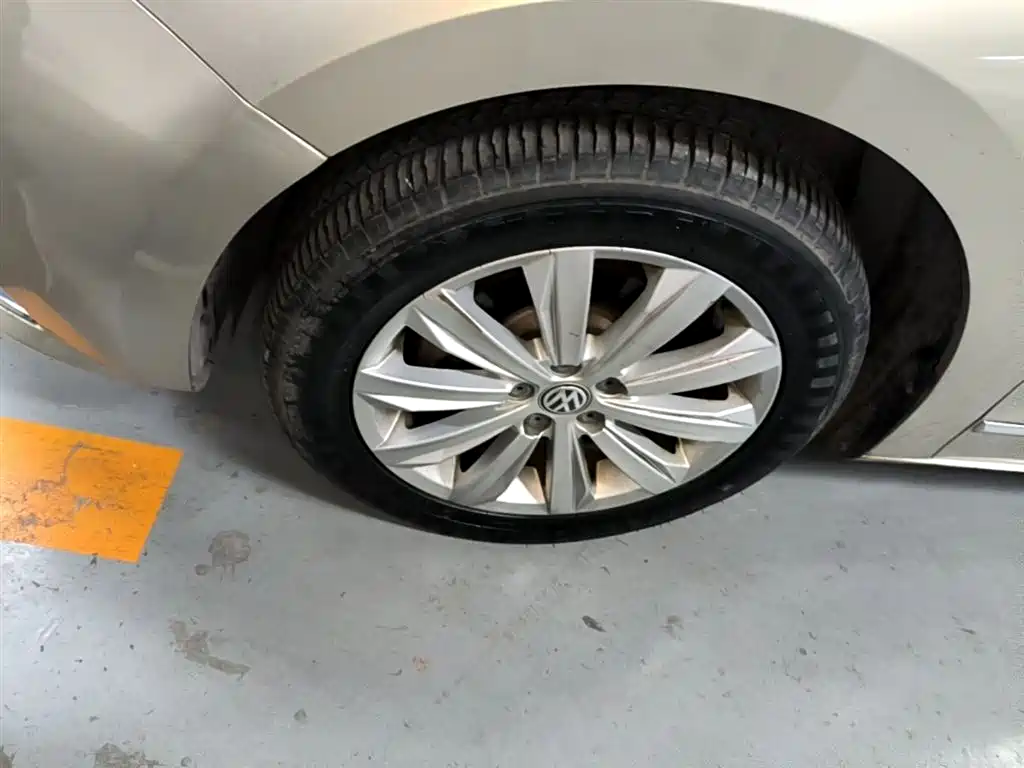 Volkswagen Bora 2017 1.6L Manual Comfort Edition фото 23