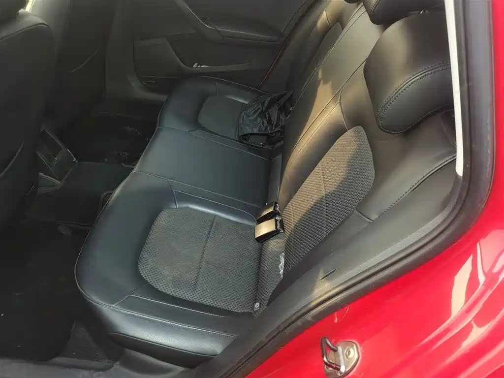 Škoda Skoda Rapid Spaceback 2014 1.6L Automatic Joy Edition фото 17