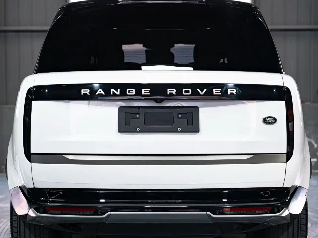 Land Rover Range Rover 2024 3.0 L6 400PS Golden Age Extended 7-Seater фото 8