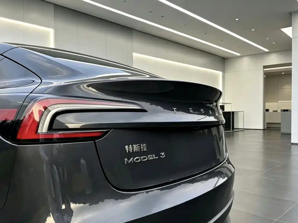 Фото 7 - Tesla Model 3