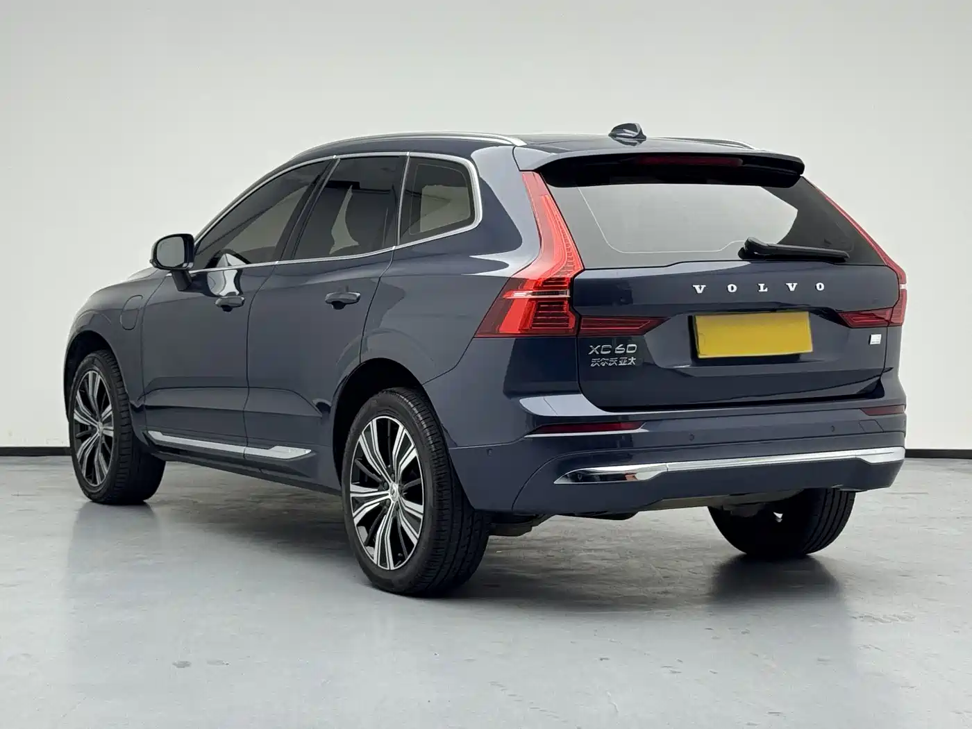 Photo 5 - Volvo XC60 Plug-in Hybrid
