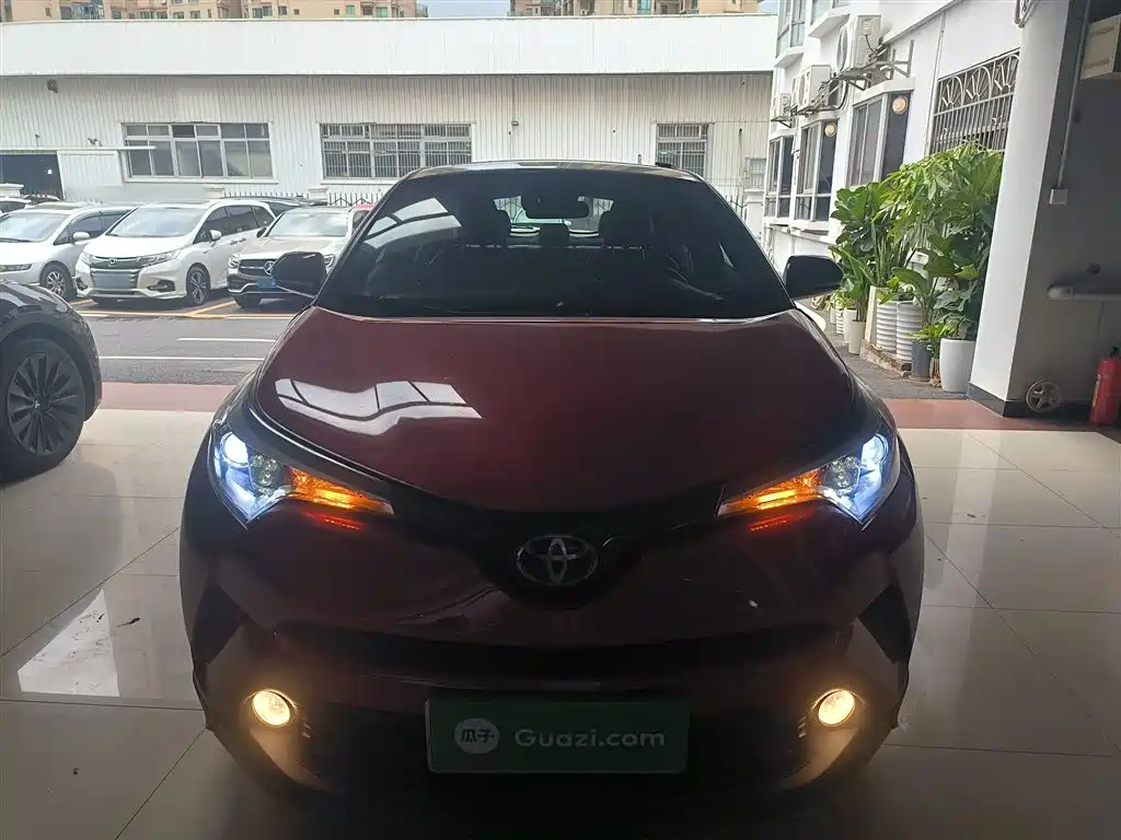 Toyota C-HR 2020 Model 2.0L Leading фото 3