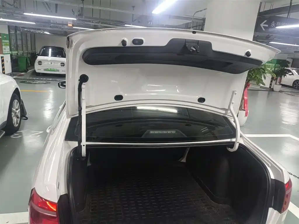 Volkswagen Lavida 2017 1.6L Automatic Comfort Edition фото 19