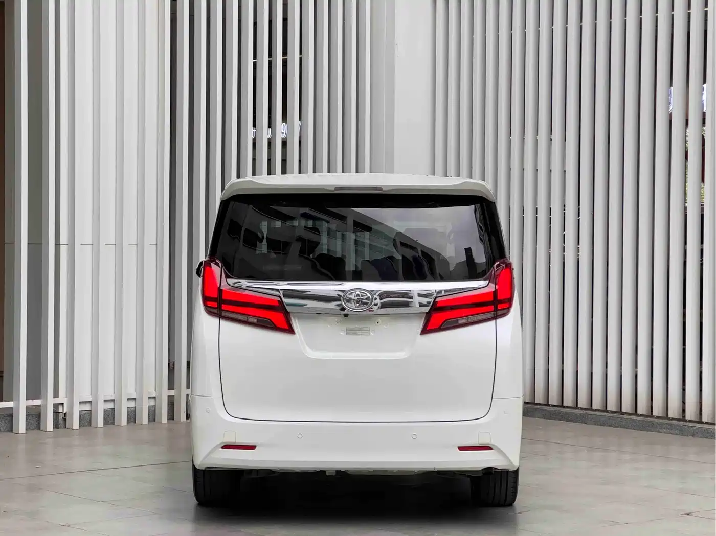 Toyota Alphard 2015 3.5L Premium Edition фото 5