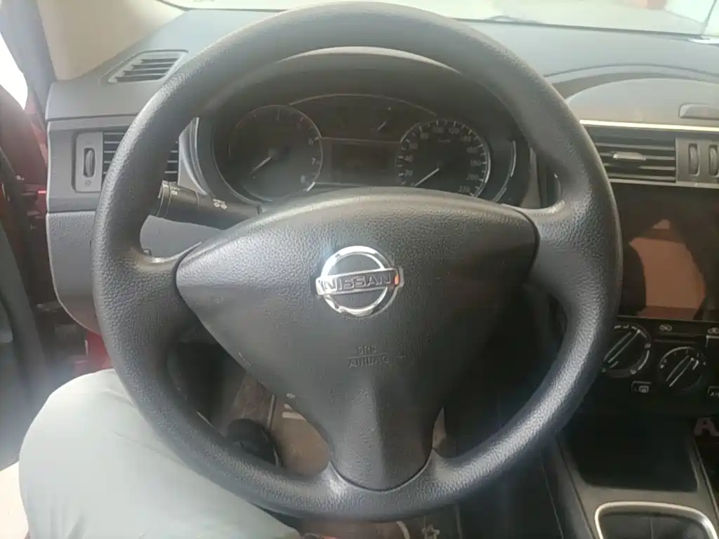 Photo 11 - Nissan Tiida