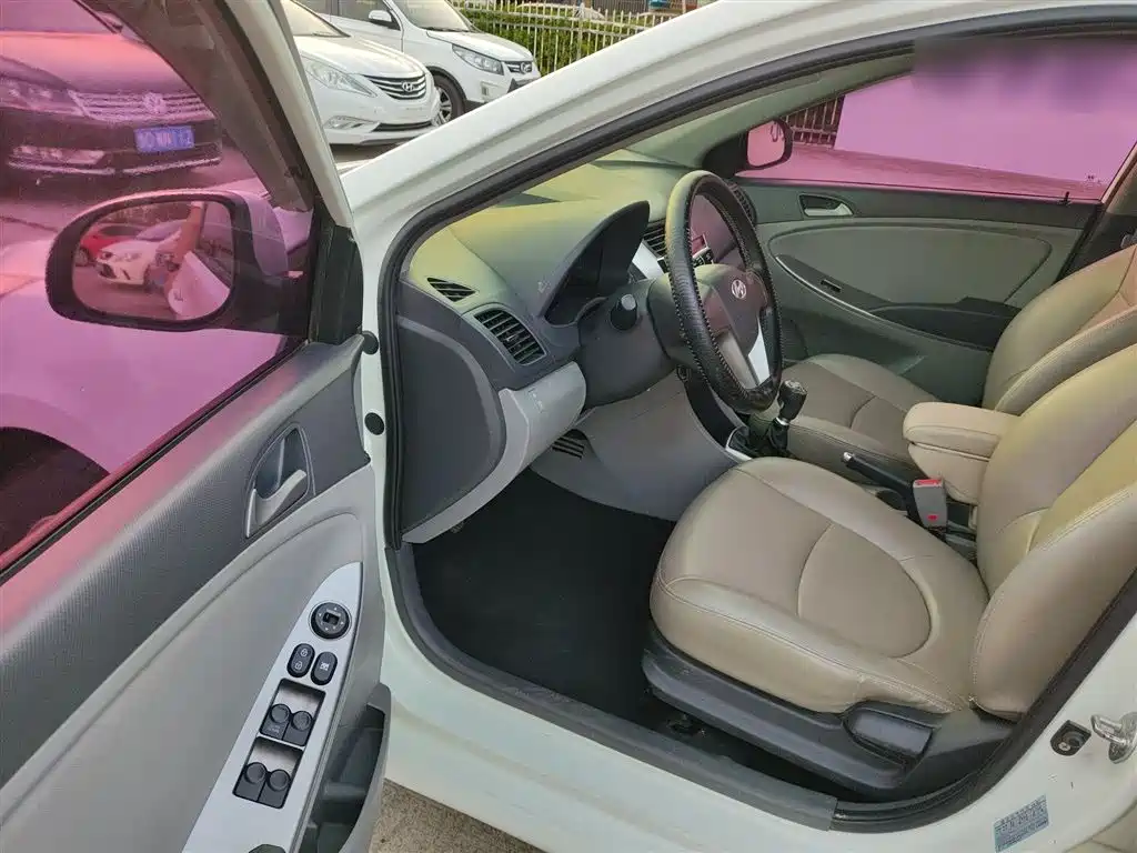 Hyundai Verna 2014 1.4L Manual Smart GLS фото 12