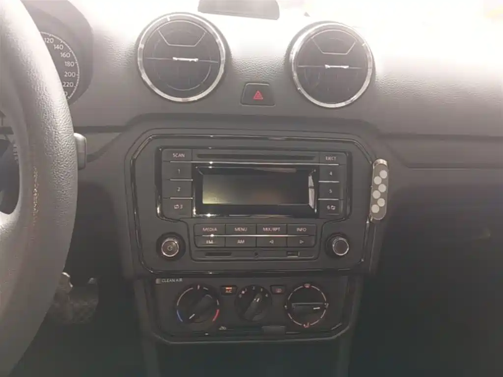 Volkswagen Jetta 2017 1.5L Automatic Fashion фото 13