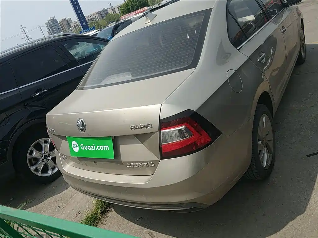 Škoda Rapid 2018 1.6L Automatic Comfort Edition фото 4