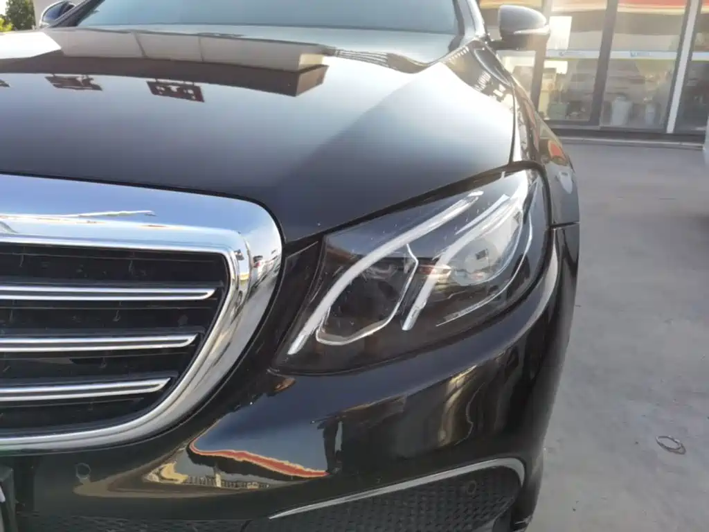 Photo 24 - Mercedes-Benz E-Class